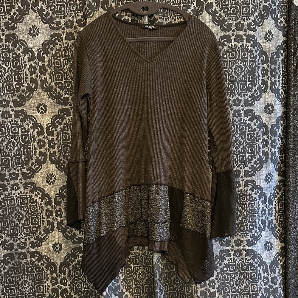 Yak & Yeti black and grey Tunic Top